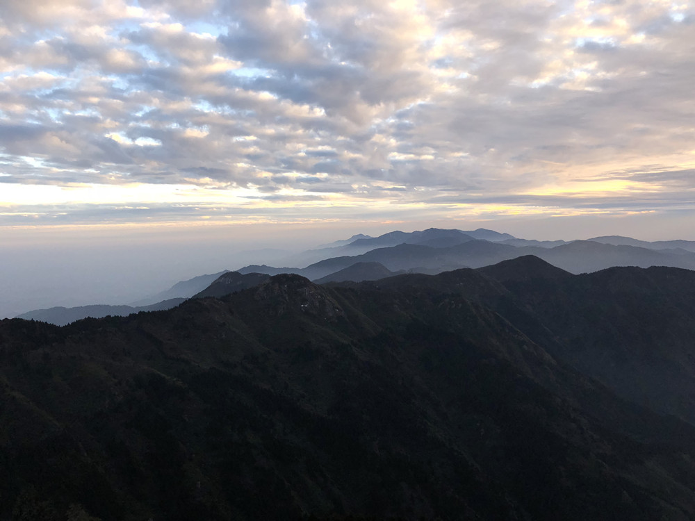 瑞泰風(fēng)團(tuán)隊(duì)觀(guān)賞南岳衡山晚霞